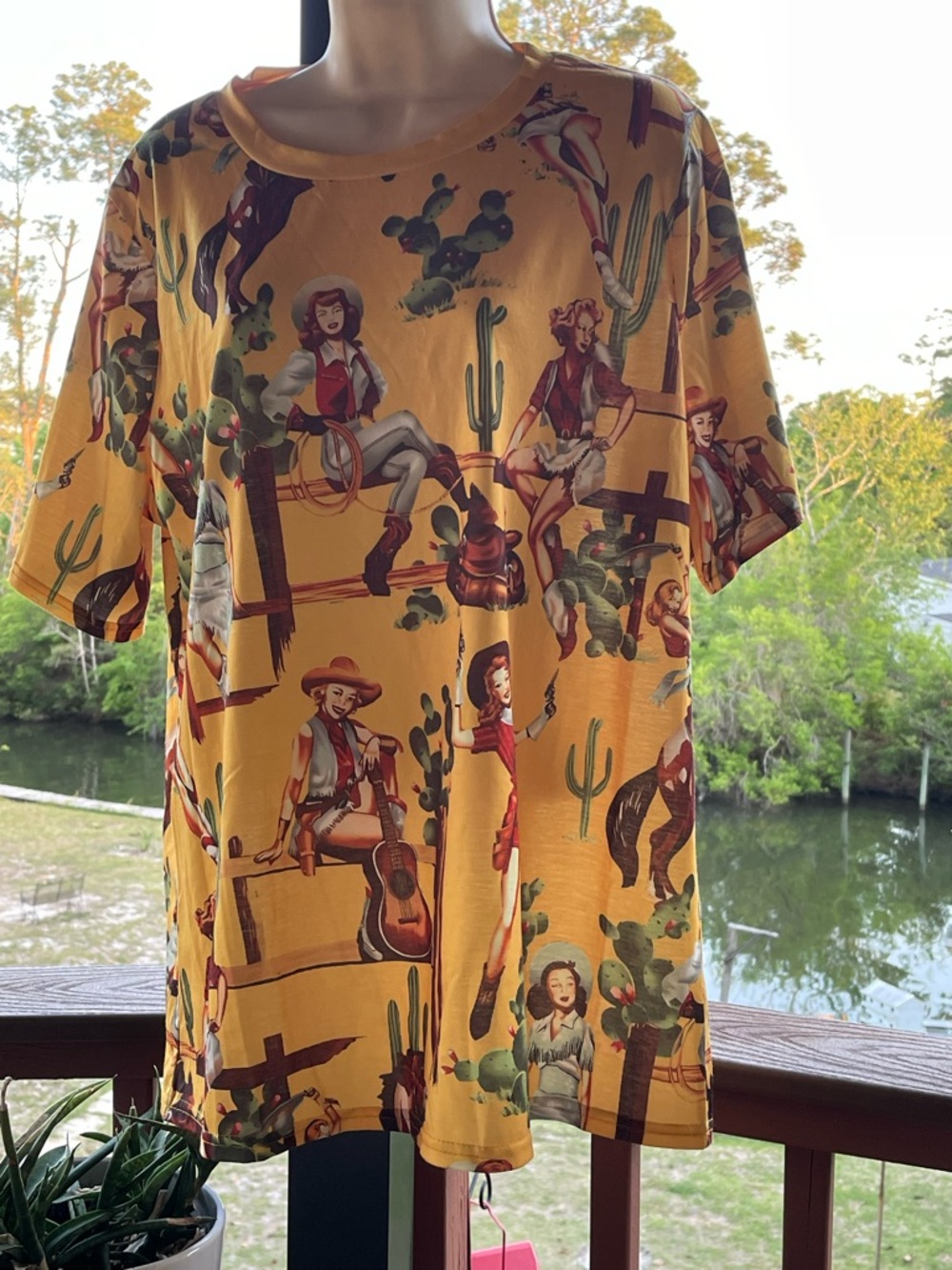 Unbranded Colorful, Kitschy, Flamboyant Nostalgic Cowgirl T-Shirt Sz 2X